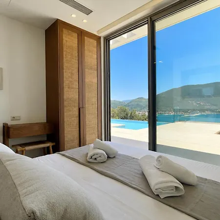 Deciel Cave Villa *